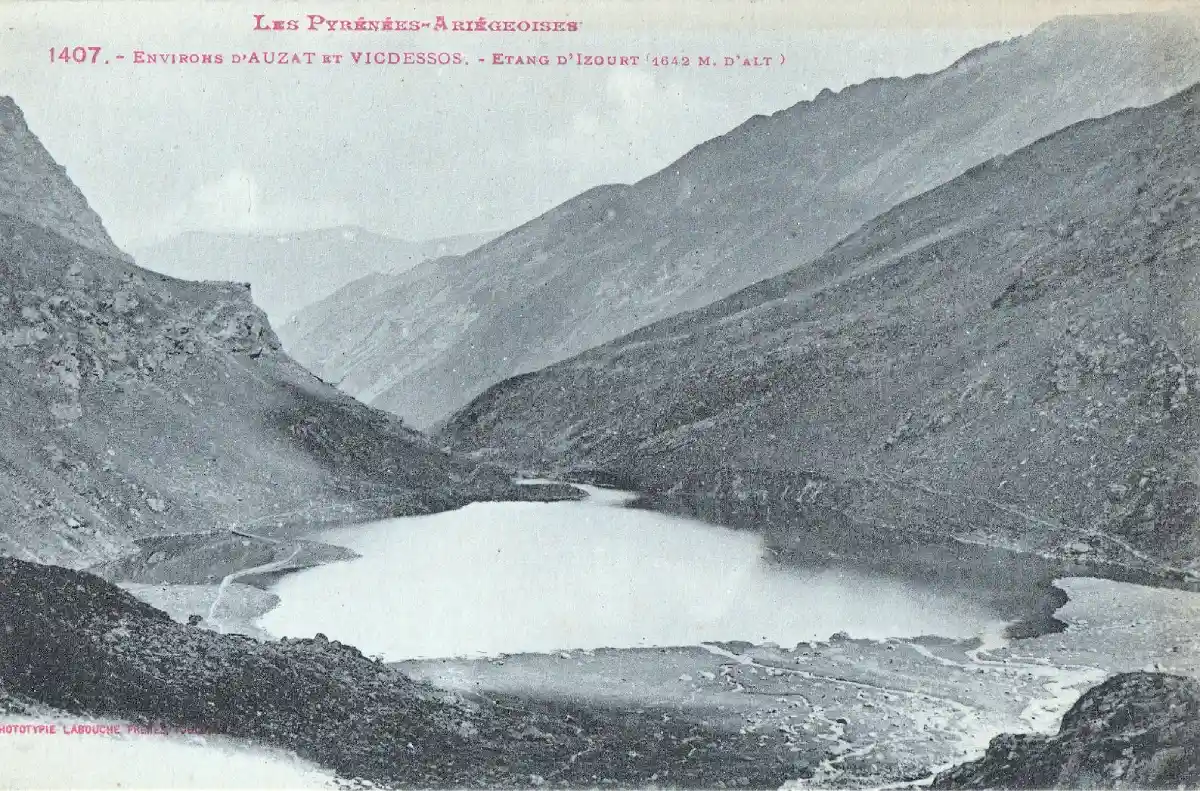 L'étang naturel d'Izourt (11,6 ha pour surface et 8 m de profondeur)