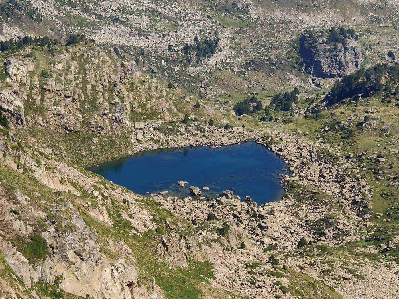 Etang de Thoumasset - @ Olivier Maignial Etang de Thoumasset depuis la crête Est / Sud-Est...
