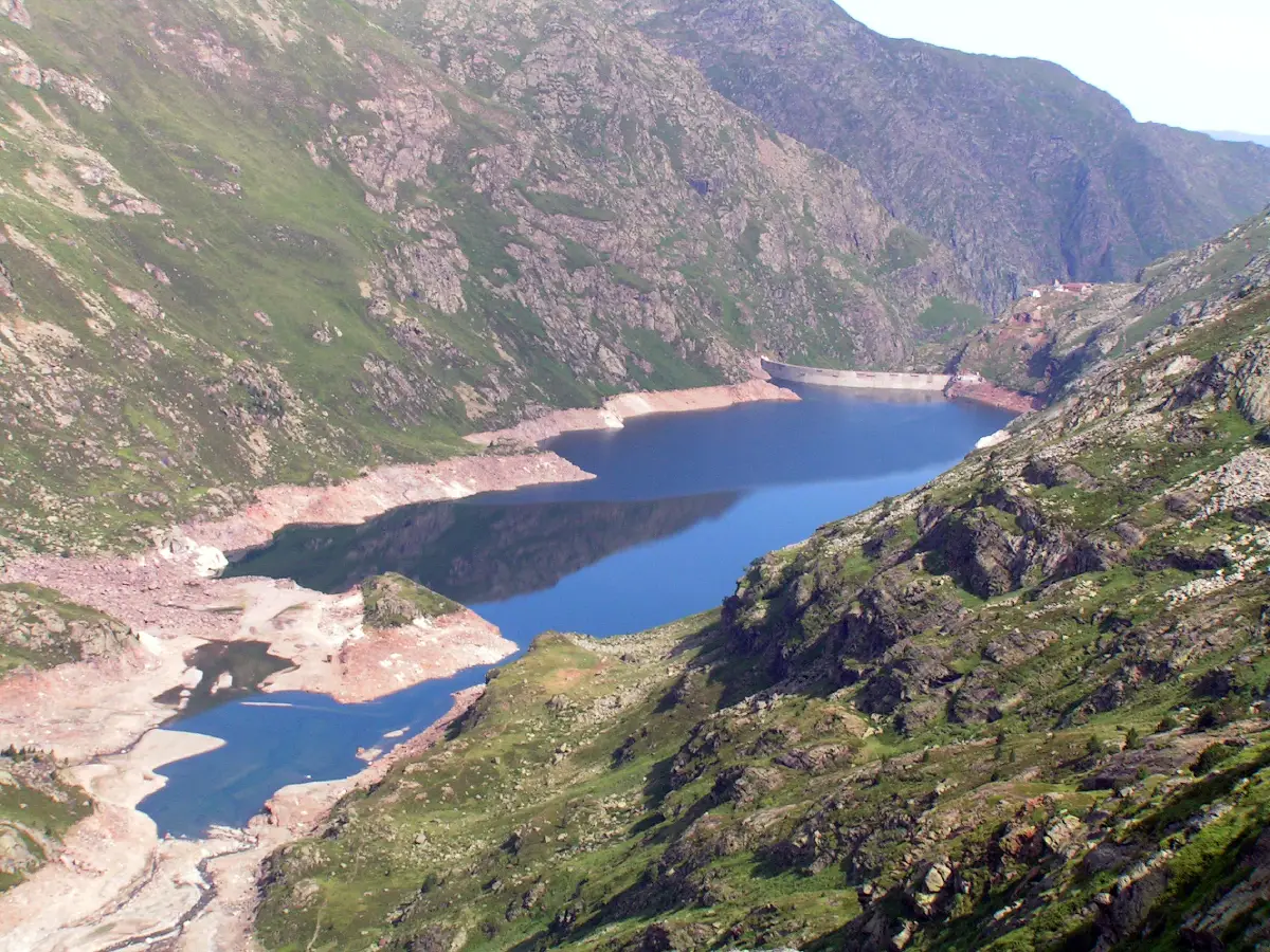 Vue de l'étang de Gnioure, Ariège