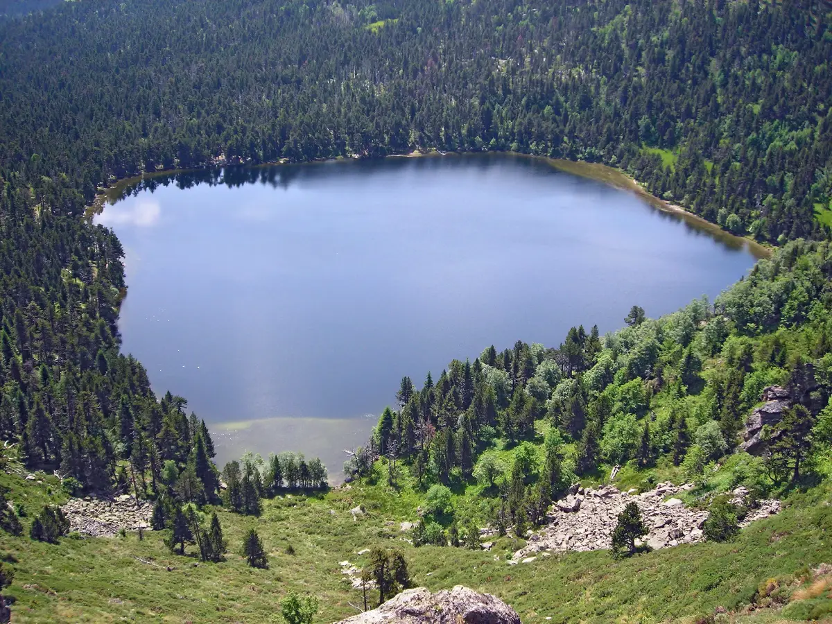 Vue de l'étang de Quérigut, Donezan, Ariège