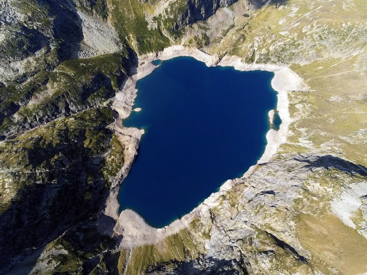 Vue du Lac de Caillauas, vallée du Louron, Hautes-Pyrénées