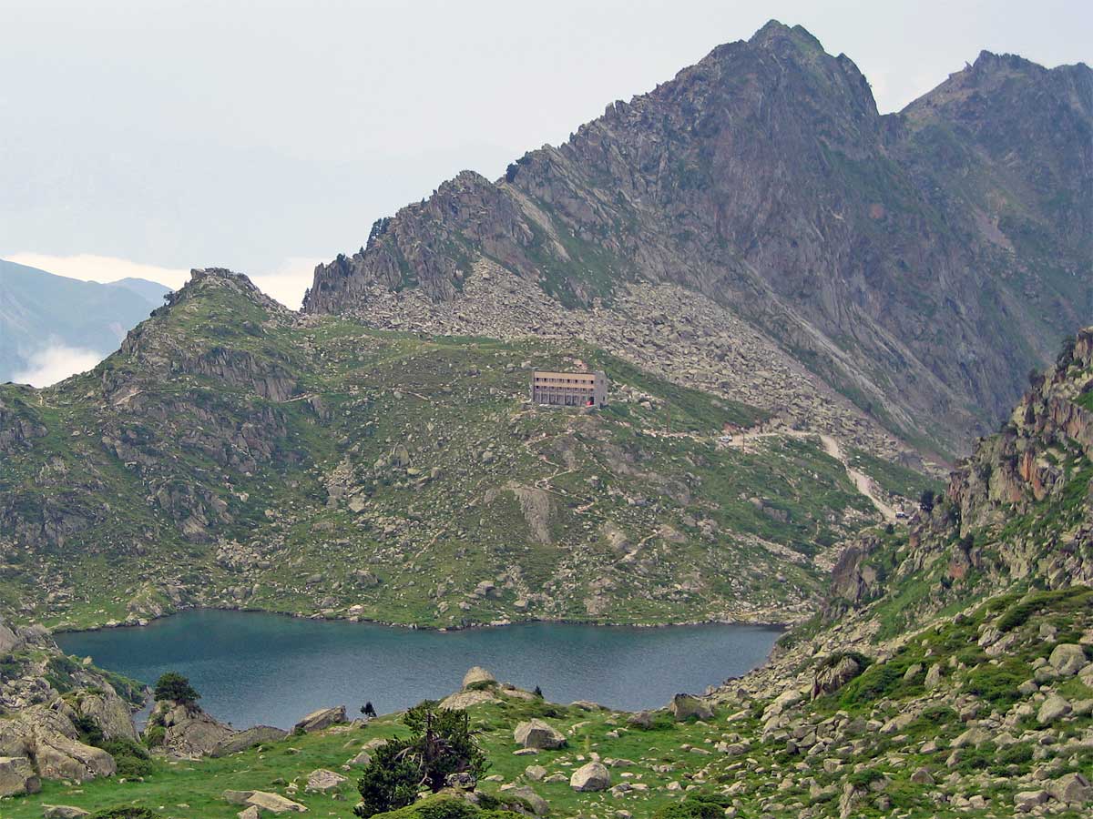 Lac et refuge de la Glère