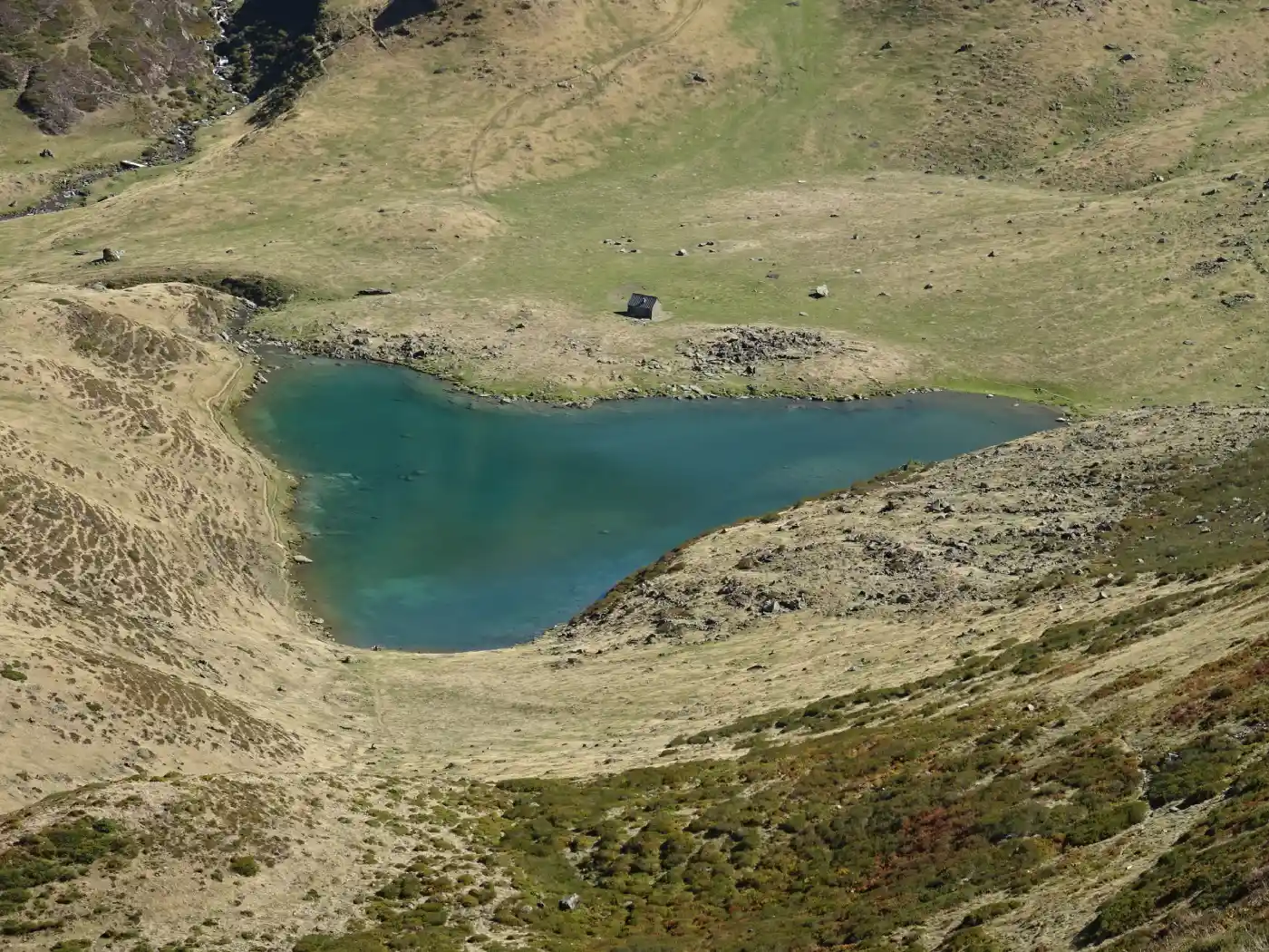 Zoom sur le lac d'Ourrec