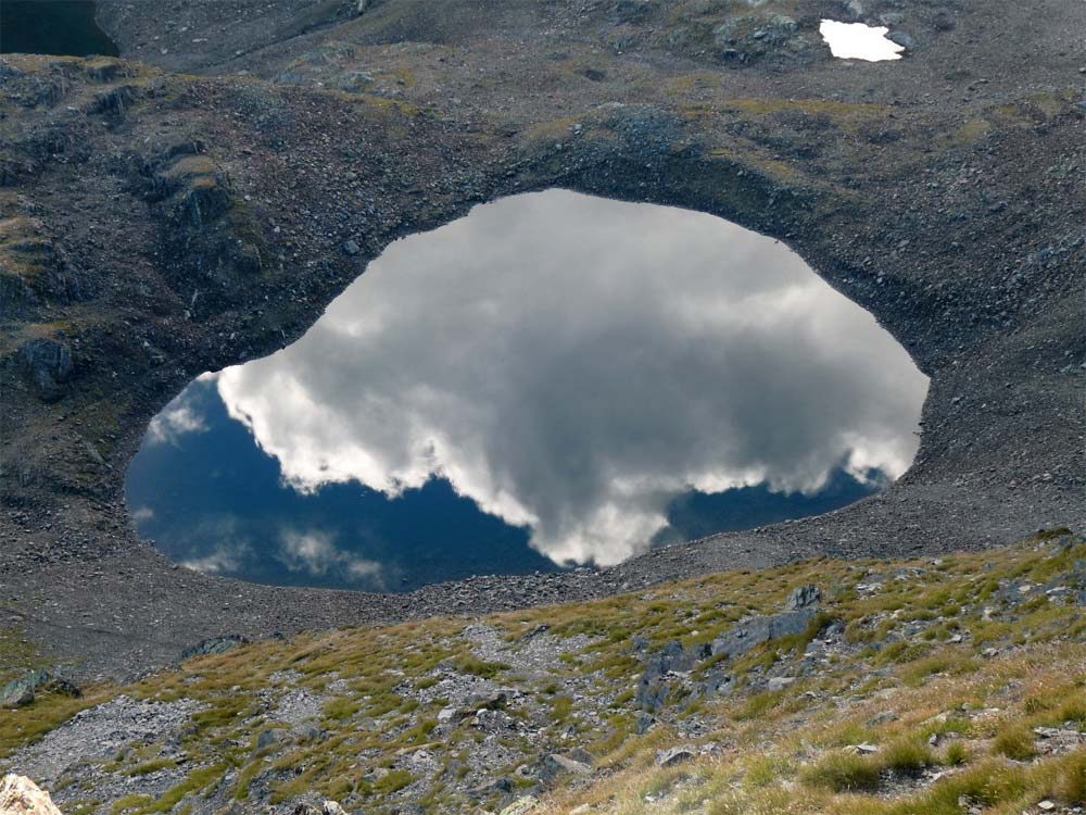 Petit lac du col des Gentianes