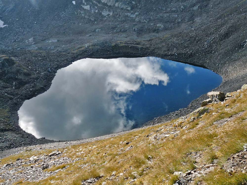 Petit lac du col des Gentianes