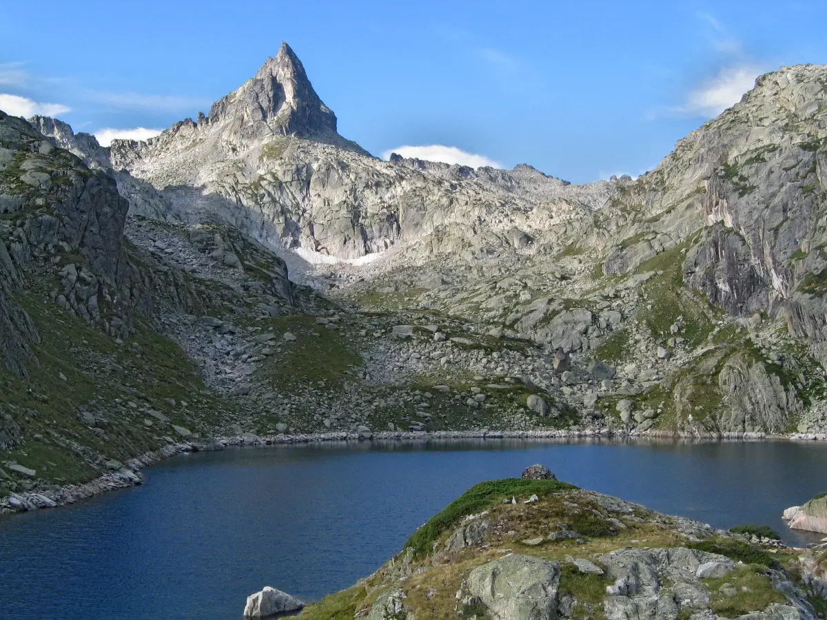 Vue du lac de Lassiédouat, Val d'Azun, Hautes-Pyrénées