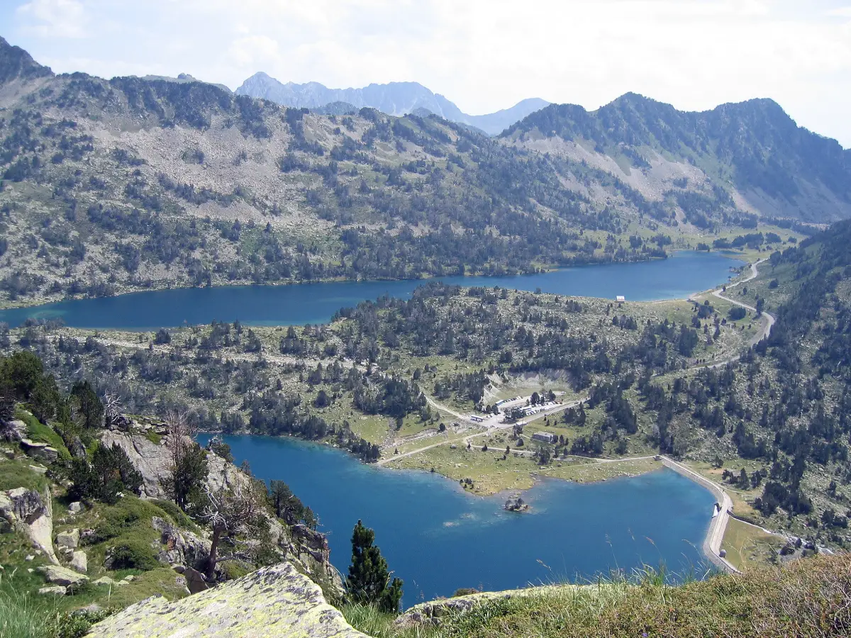 Vue des lacs d'Aubert et d'Aumar, Hautes-Pyrénées