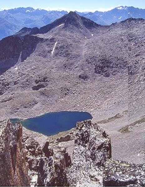 Lac de Badet - @ P. Gourinel Lac de Badet vu du sommet du pic d'Ardiden 2988 m