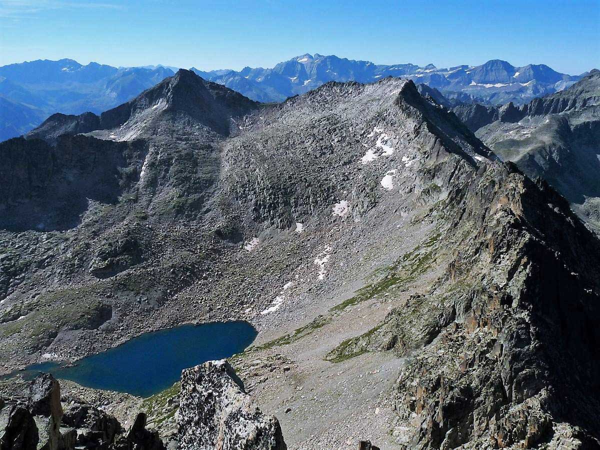 Lac de Badet - @ Matthieu Lusinchi La lac de Badet depuis le pic d'Ardiden 2988 m - P...