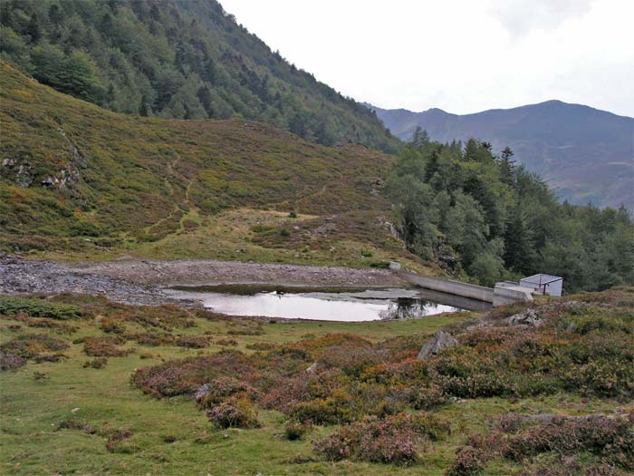 laquet de retenue du lac d'Isaby - @ Régis Laforgue Le laquet de retenue du lac d'Isaby depuis Peyrefi...
