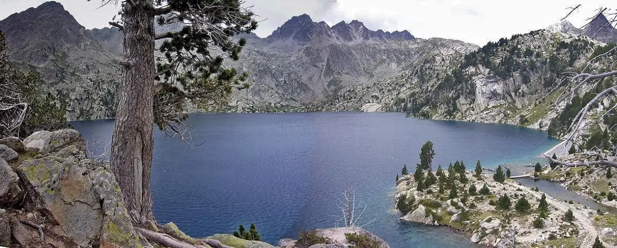 Vista del Estany Negre de Peguera, Vall d'Espot, Parc Nacional d'Aigüestortes i Estany de Sant Maurici, Catalogne