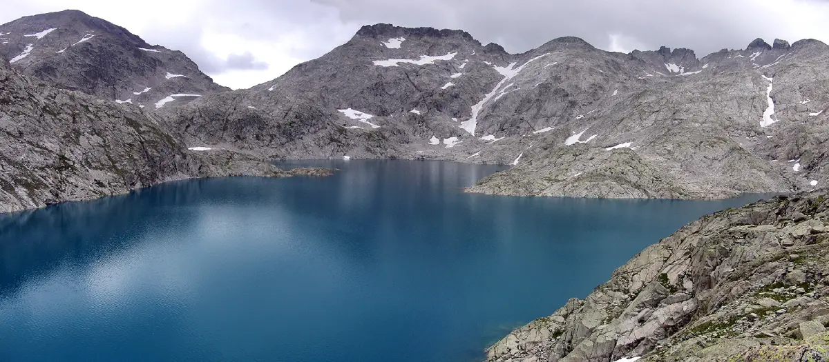 Vista del ibón de Bramatuero Alto, Pirineo Aragonés
