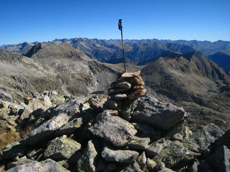 Estanyets del Clot - @ Christophe Reinard Estanyets del Clot (2400m extrème droite au dessu...