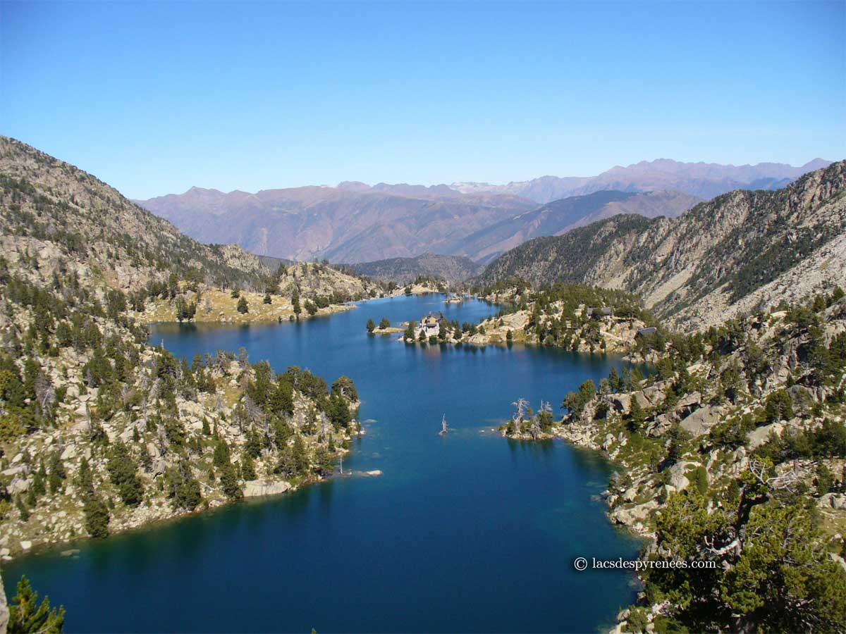Estany Tort de Peguera y refugio Josep Maria Blanc