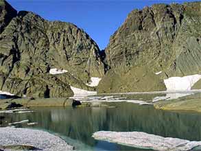 le lac glacé du Mont Perdu 2592m