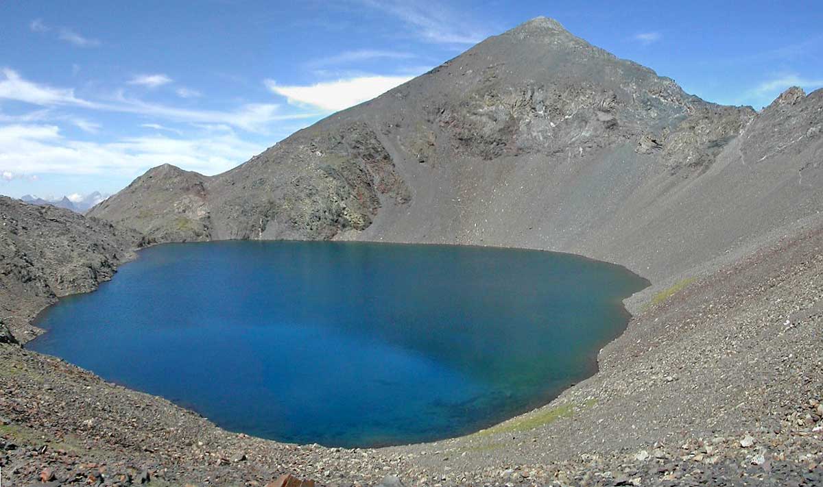 Ibón de Tebarray